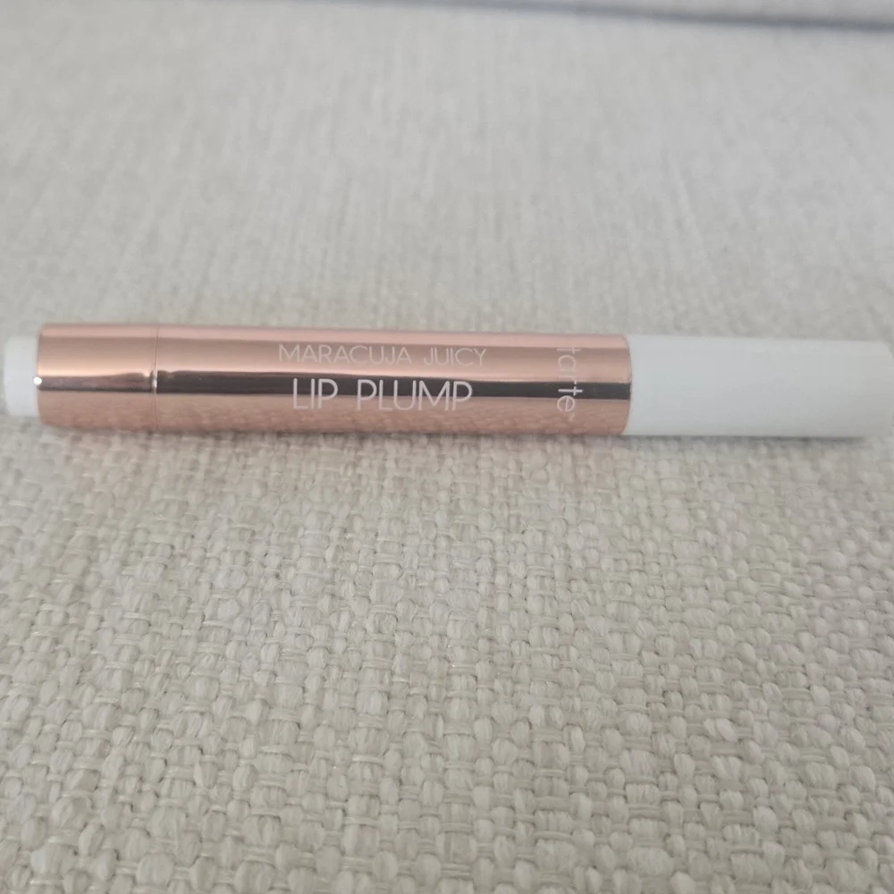 Tarte Maracuja Juicy Lip Plumping Gloss (Shade: Tulip, High Shine Finish)